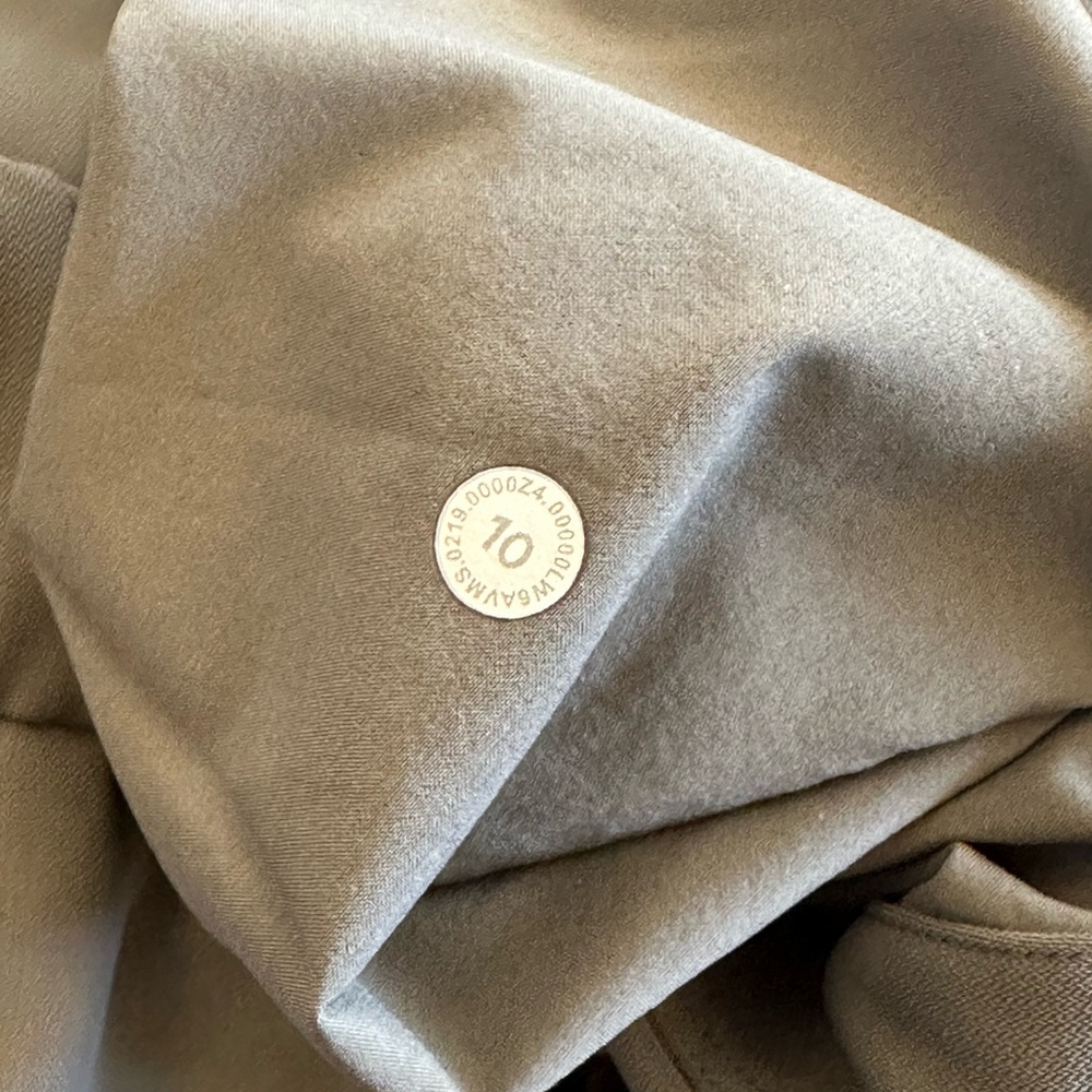 Lululemon On The Fly Crop Woven 23" Drawstring Pants in Grey Sage Size 10 - Picture 9 of 10